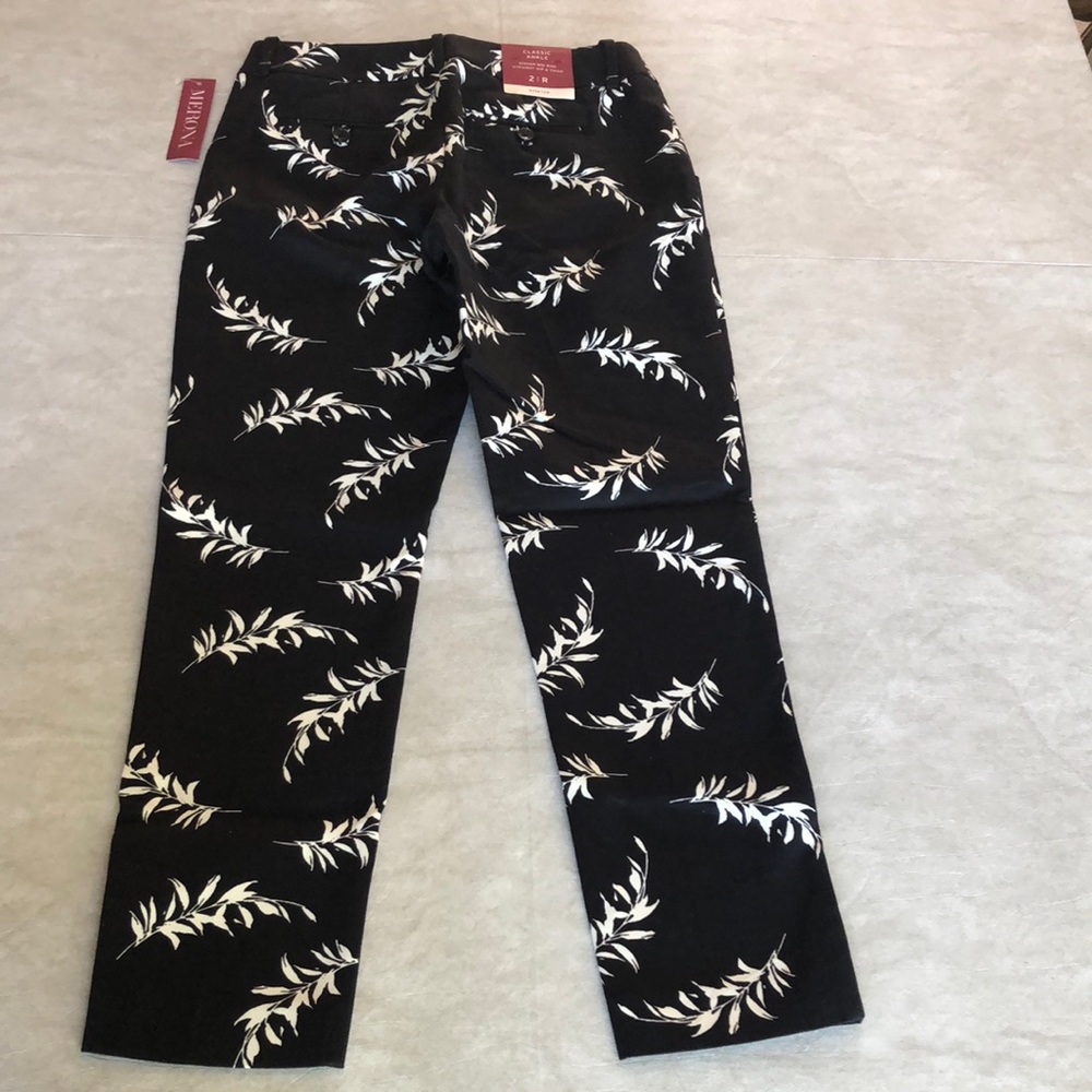 Merona Woman’s Classic Ankle Black White Leaf Print Slim Fit Pants Size 2 - Picture 2 of 15